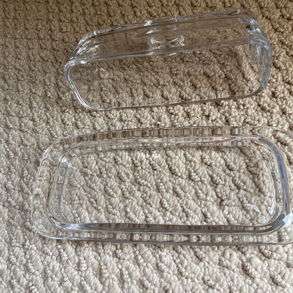 LN Heavy Clear Glass Butter Dish with Lid Like New - Picture 2 of 7